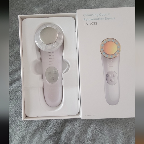 Cleansing optical rejuvenation device - Picture 1 of 3